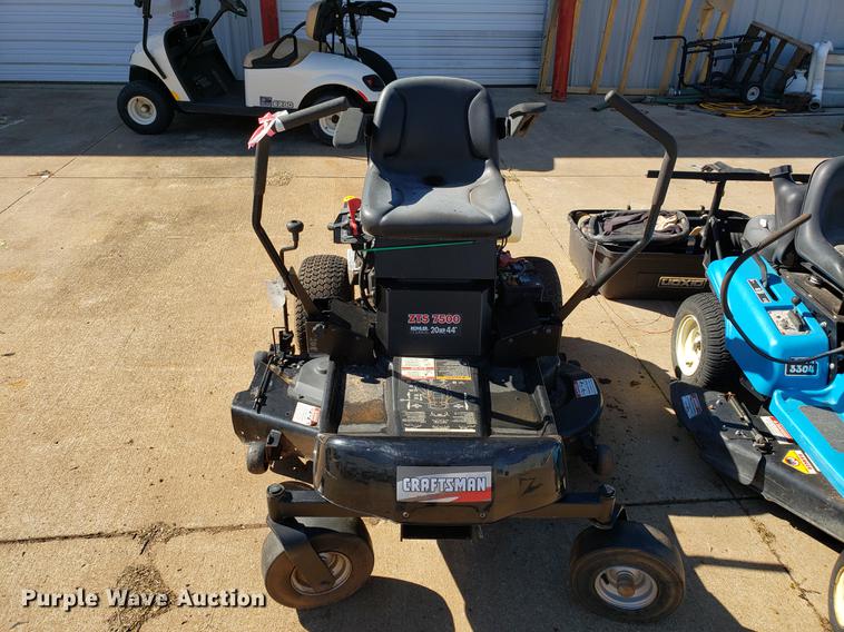 image for item DE3913 (3) lawn mowers