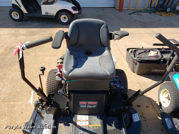 image for item DE3913 (3) lawn mowers