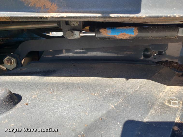 image for item DE3913 (3) lawn mowers