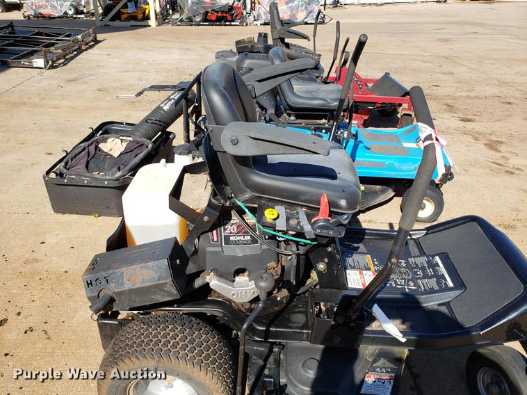 image for item DE3913 (3) lawn mowers