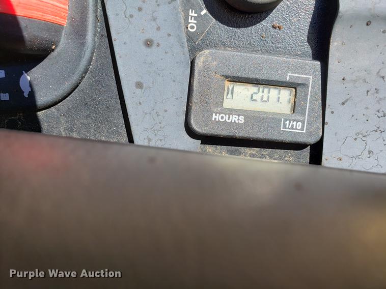 image for item DE3913 (3) lawn mowers