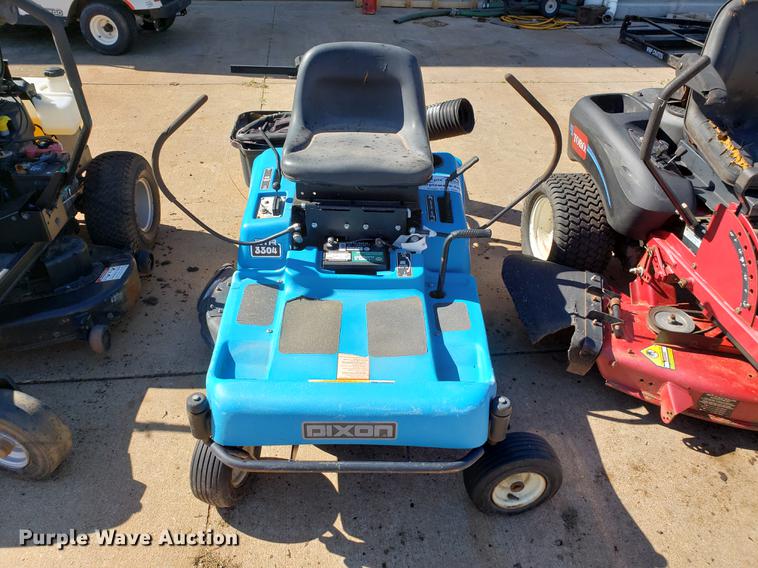 image for item DE3913 (3) lawn mowers