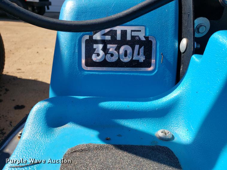 image for item DE3913 (3) lawn mowers