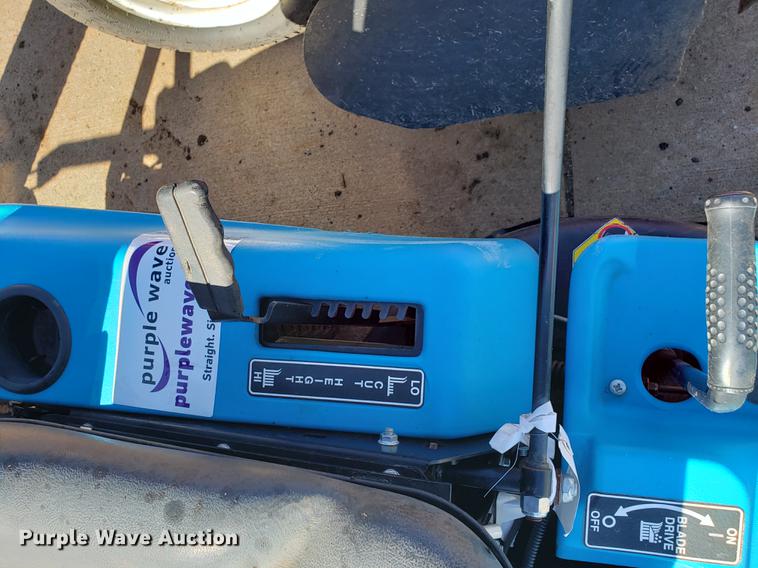 image for item DE3913 (3) lawn mowers