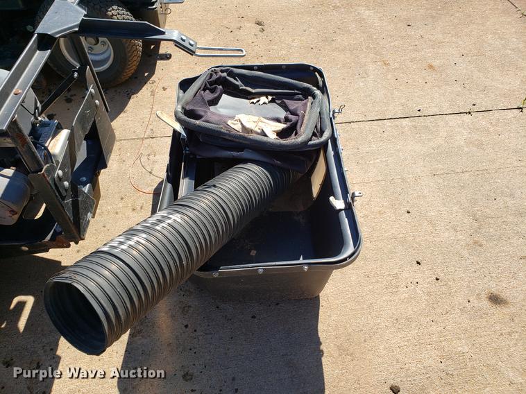 image for item DE3913 (3) lawn mowers