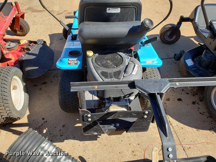 image for item DE3913 (3) lawn mowers