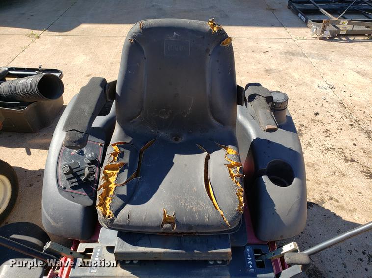 image for item DE3913 (3) lawn mowers