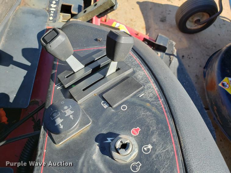 image for item DE3913 (3) lawn mowers