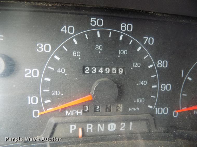 image for item DE7648 2001 Ford F450 Super Duty XL bale bed truck