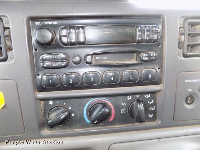 image for item DE7648 2001 Ford F450 Super Duty XL bale bed truck