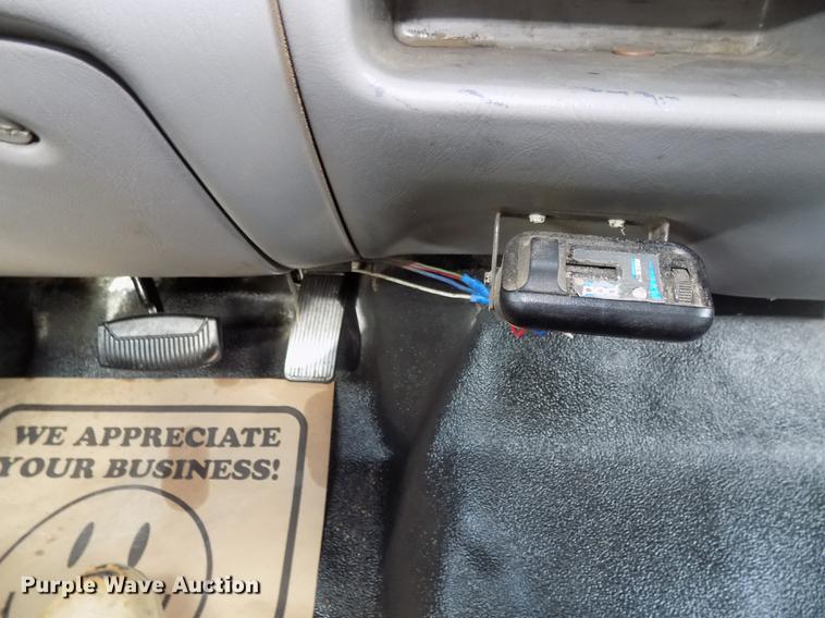 image for item DE7648 2001 Ford F450 Super Duty XL bale bed truck