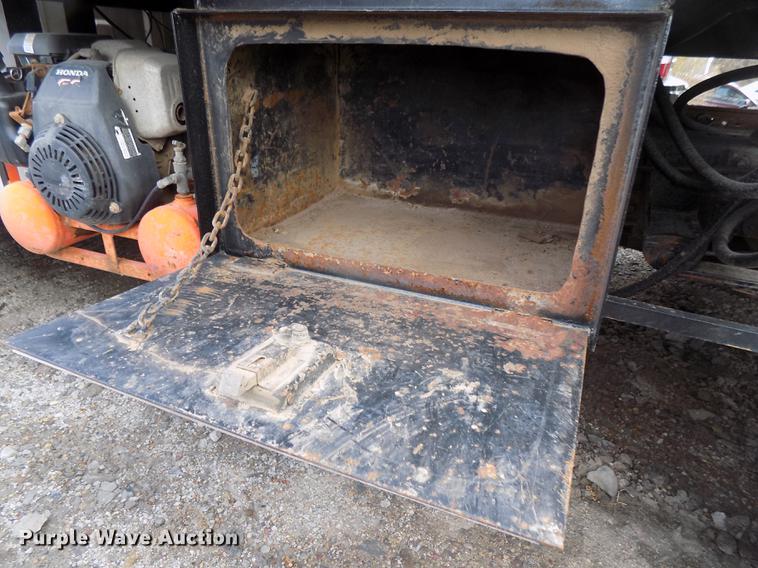 image for item DE7648 2001 Ford F450 Super Duty XL bale bed truck