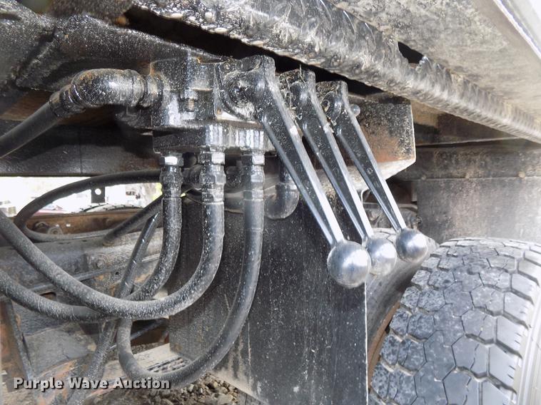 image for item DE7648 2001 Ford F450 Super Duty XL bale bed truck