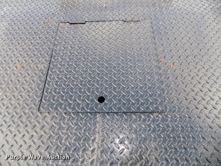 image for item DE7648 2001 Ford F450 Super Duty XL bale bed truck