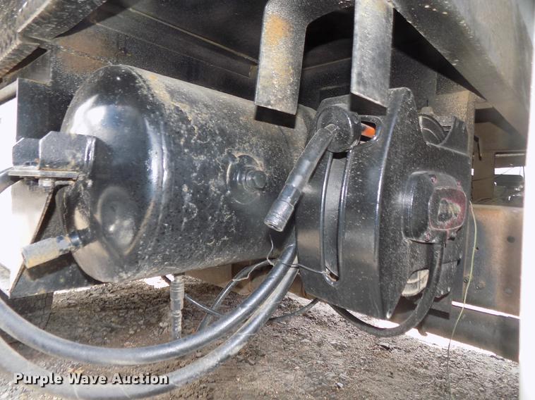 image for item DE7648 2001 Ford F450 Super Duty XL bale bed truck