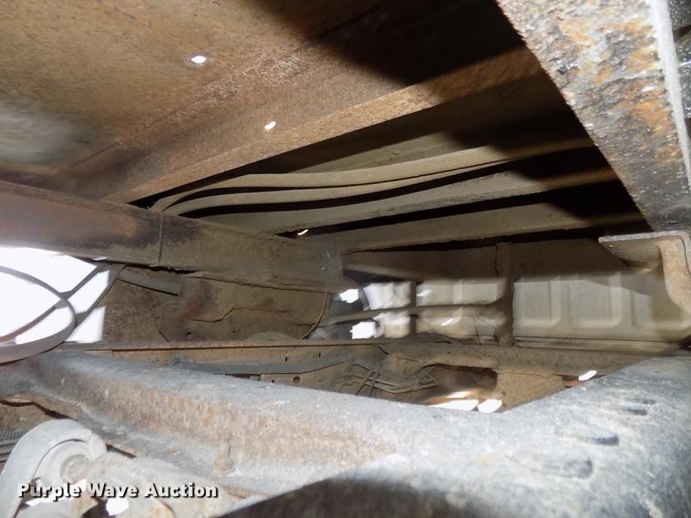 image for item DE7648 2001 Ford F450 Super Duty XL bale bed truck