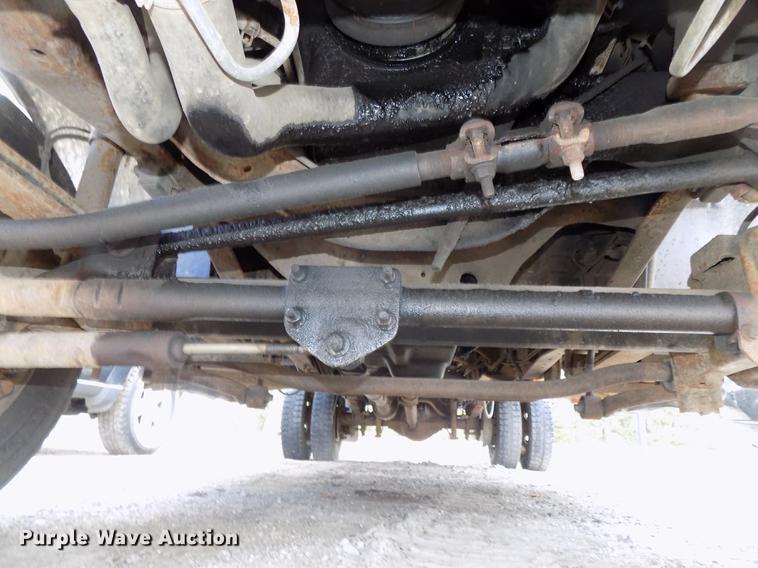 image for item DE7648 2001 Ford F450 Super Duty XL bale bed truck