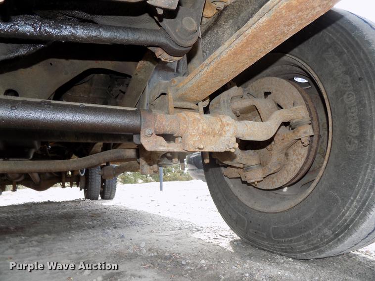 image for item DE7648 2001 Ford F450 Super Duty XL bale bed truck