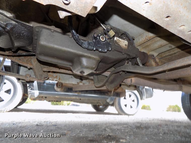 image for item DE7648 2001 Ford F450 Super Duty XL bale bed truck