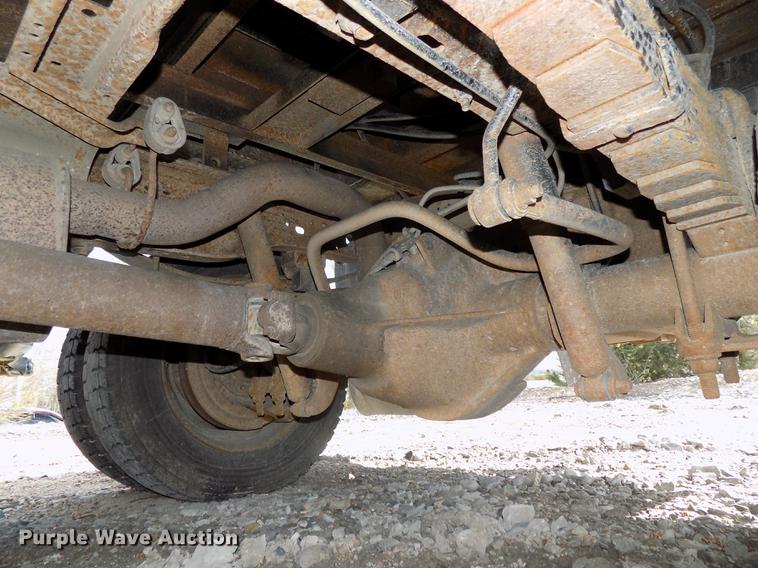 image for item DE7648 2001 Ford F450 Super Duty XL bale bed truck