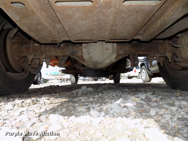 image for item DE7648 2001 Ford F450 Super Duty XL bale bed truck