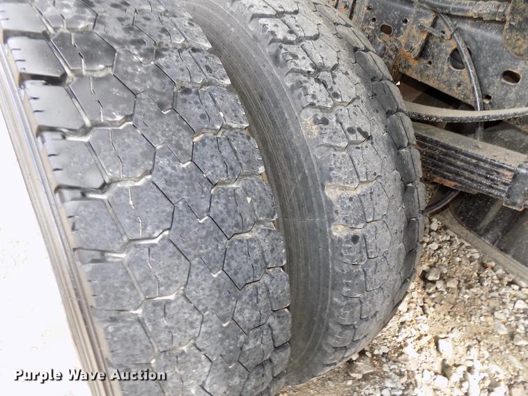 image for item DE7648 2001 Ford F450 Super Duty XL bale bed truck