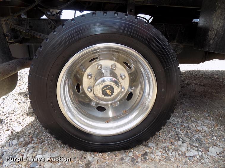 image for item DE7648 2001 Ford F450 Super Duty XL bale bed truck