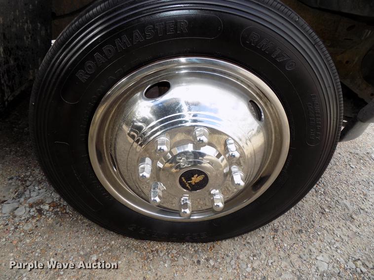 image for item DE7648 2001 Ford F450 Super Duty XL bale bed truck