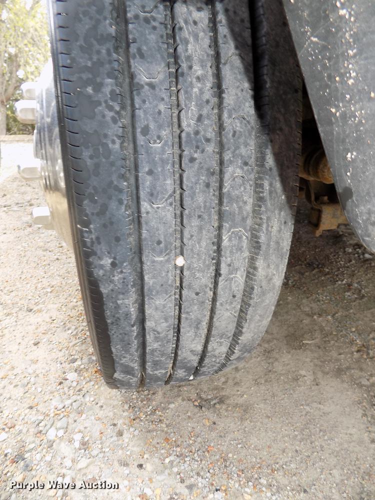 image for item DE7648 2001 Ford F450 Super Duty XL bale bed truck