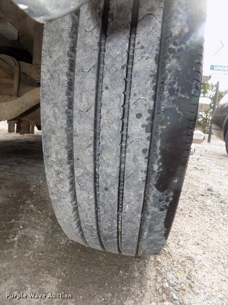 image for item DE7648 2001 Ford F450 Super Duty XL bale bed truck