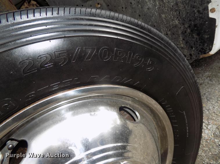 image for item DE7648 2001 Ford F450 Super Duty XL bale bed truck