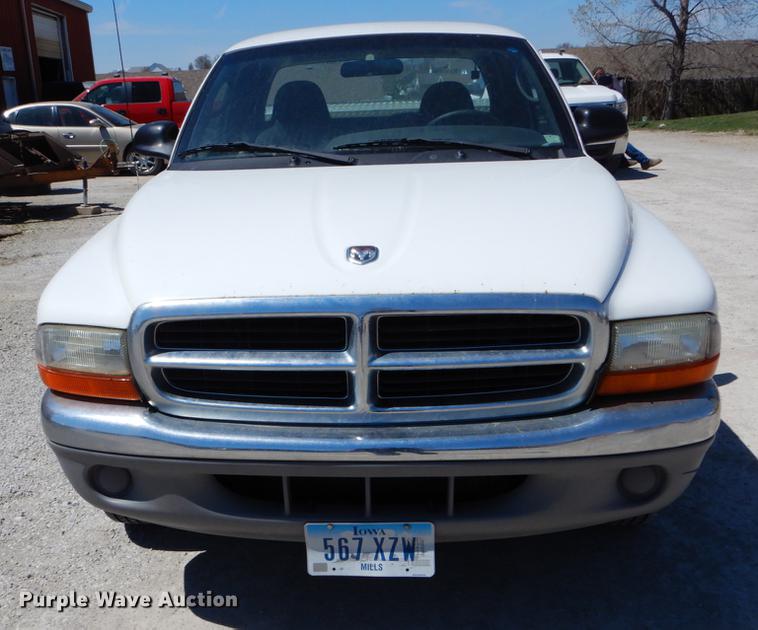image for item DE8302 2000 Dodge Dakota Club Cab pickup truck