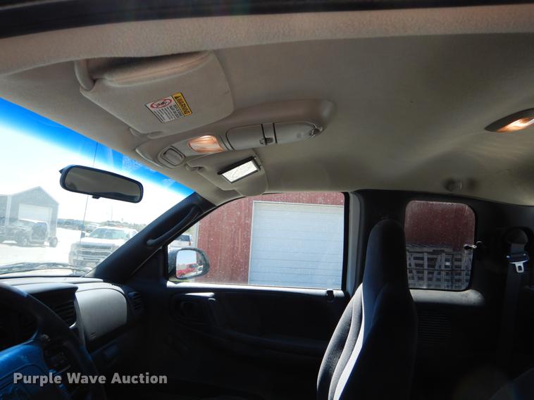 image for item DE8302 2000 Dodge Dakota Club Cab pickup truck