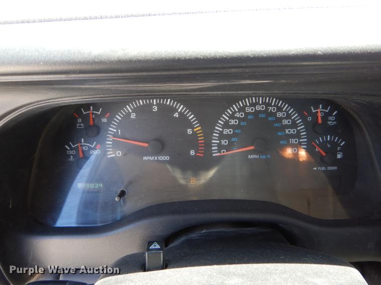 image for item DE8302 2000 Dodge Dakota Club Cab pickup truck