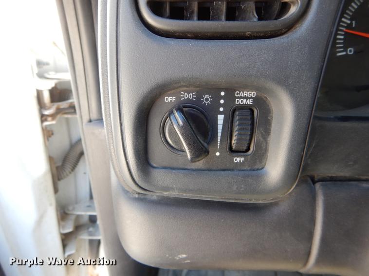 image for item DE8302 2000 Dodge Dakota Club Cab pickup truck