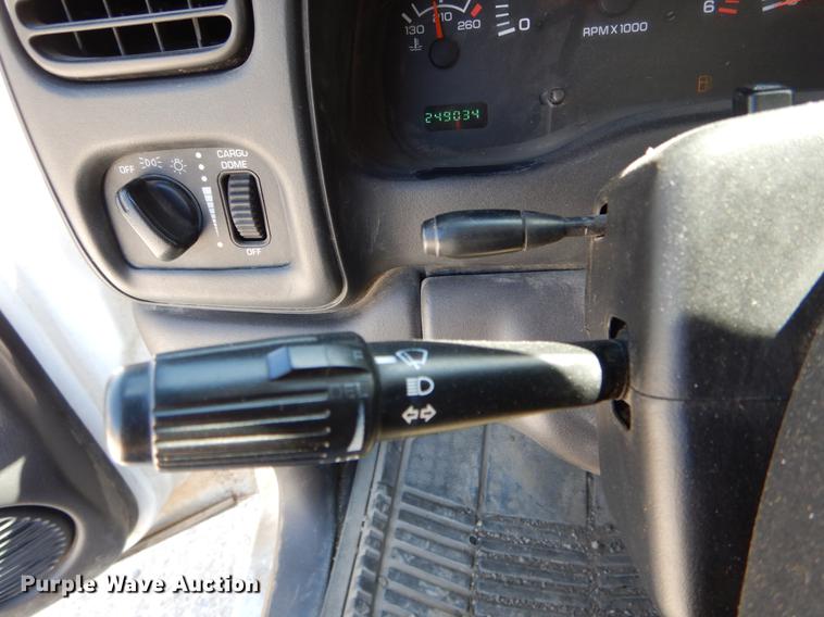 image for item DE8302 2000 Dodge Dakota Club Cab pickup truck