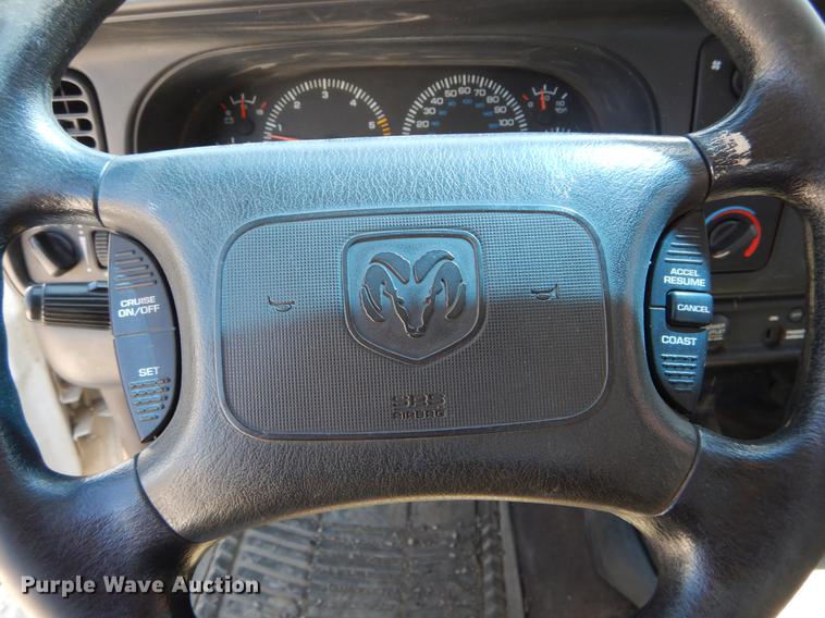 image for item DE8302 2000 Dodge Dakota Club Cab pickup truck