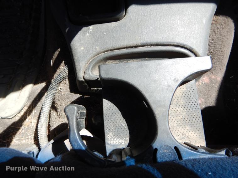 image for item DE8302 2000 Dodge Dakota Club Cab pickup truck