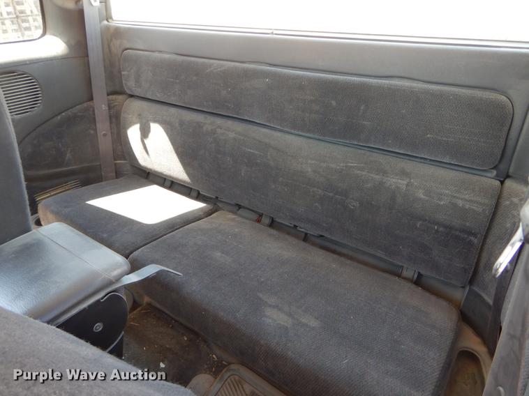 image for item DE8302 2000 Dodge Dakota Club Cab pickup truck