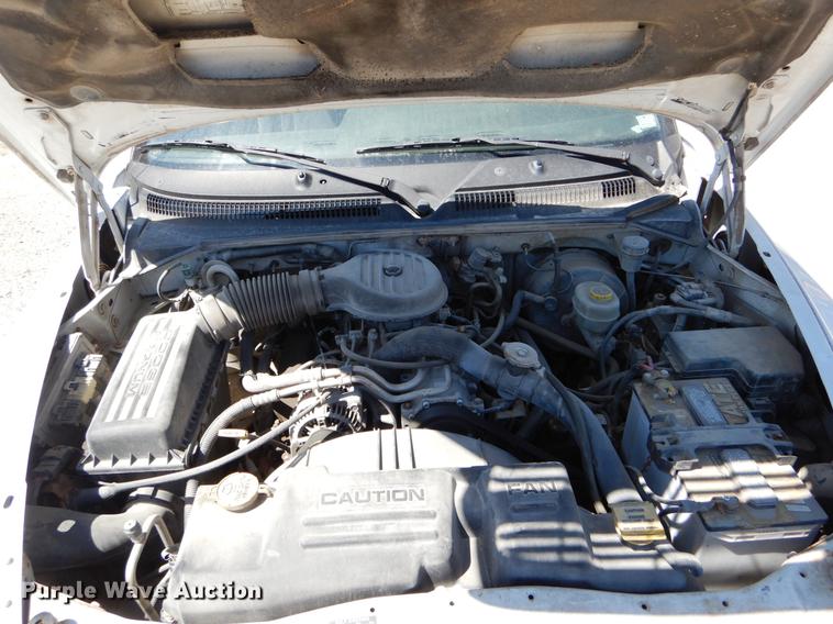 image for item DE8302 2000 Dodge Dakota Club Cab pickup truck