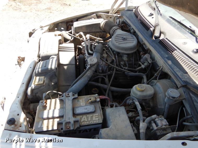 image for item DE8302 2000 Dodge Dakota Club Cab pickup truck