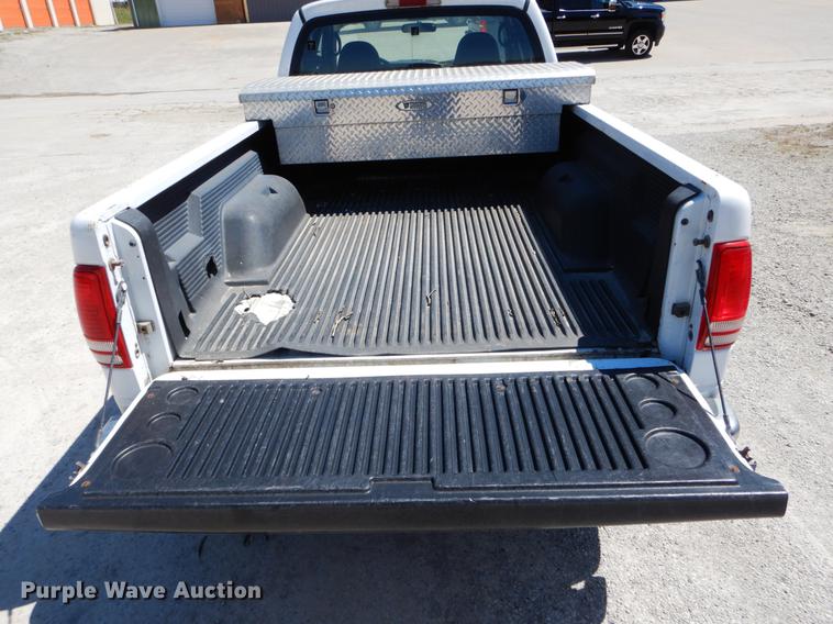 image for item DE8302 2000 Dodge Dakota Club Cab pickup truck