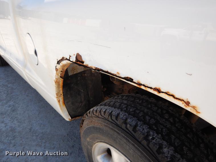 image for item DE8302 2000 Dodge Dakota Club Cab pickup truck