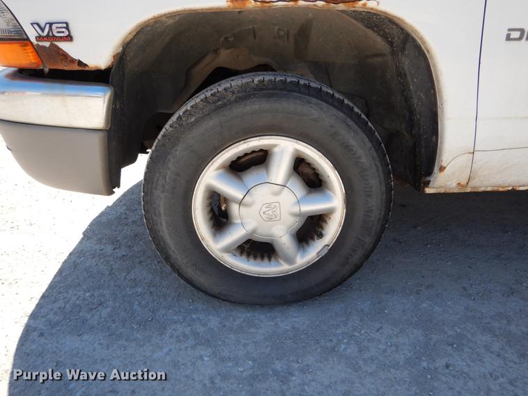 image for item DE8302 2000 Dodge Dakota Club Cab pickup truck