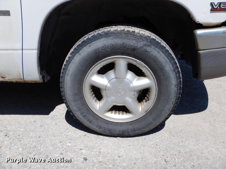 image for item DE8302 2000 Dodge Dakota Club Cab pickup truck