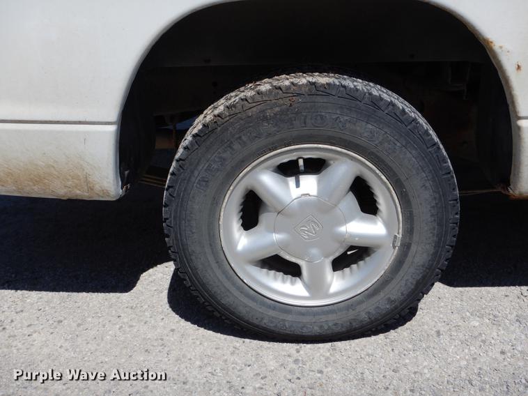 image for item DE8302 2000 Dodge Dakota Club Cab pickup truck