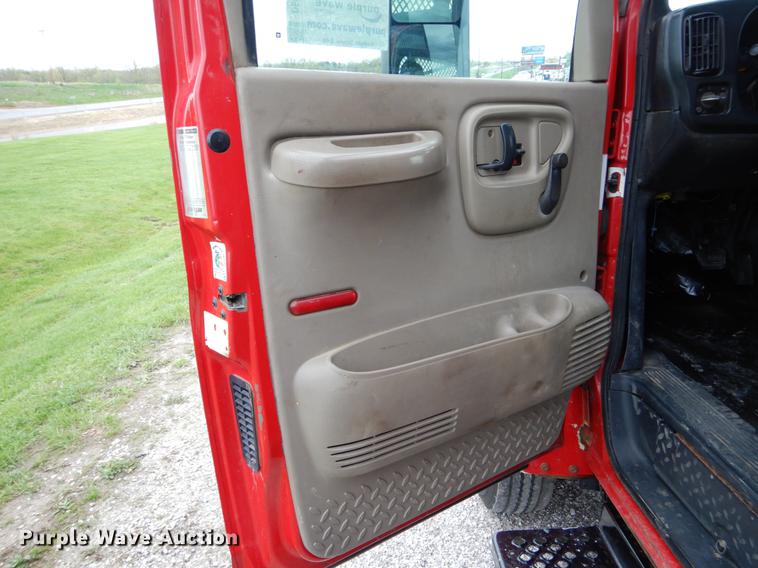 image for item DE8323 2004 Chevrolet C4500 utility truck