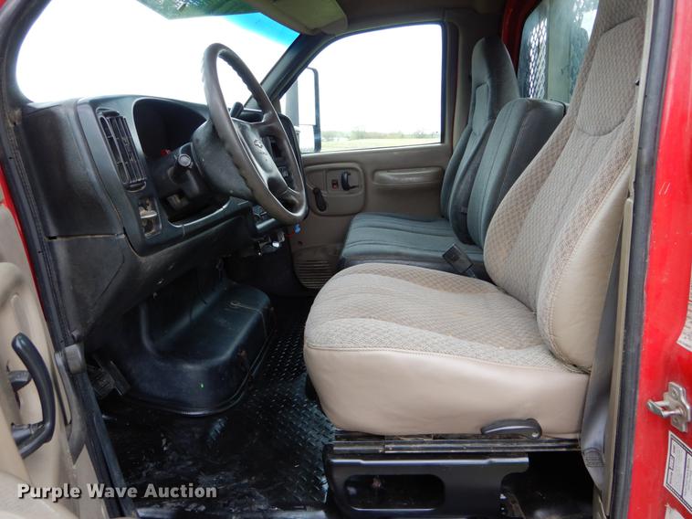 image for item DE8323 2004 Chevrolet C4500 utility truck