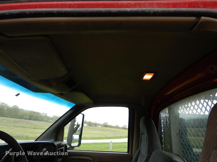 image for item DE8323 2004 Chevrolet C4500 utility truck