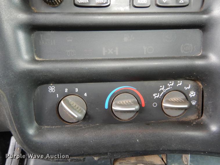 image for item DE8323 2004 Chevrolet C4500 utility truck